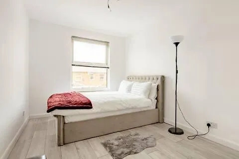 Homestay Lovely And Comfortable Home Stay In London