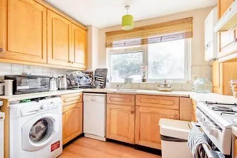 Lovely And Comfortable Home Stay In London Homestay