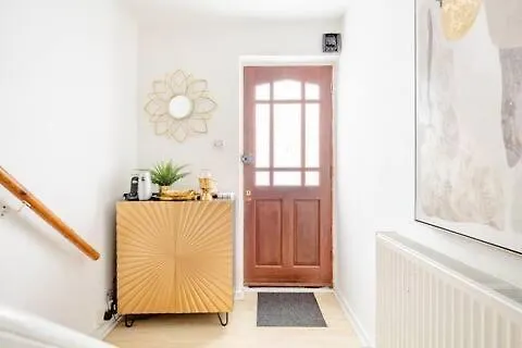 Homestay Lovely And Comfortable Home Stay In London